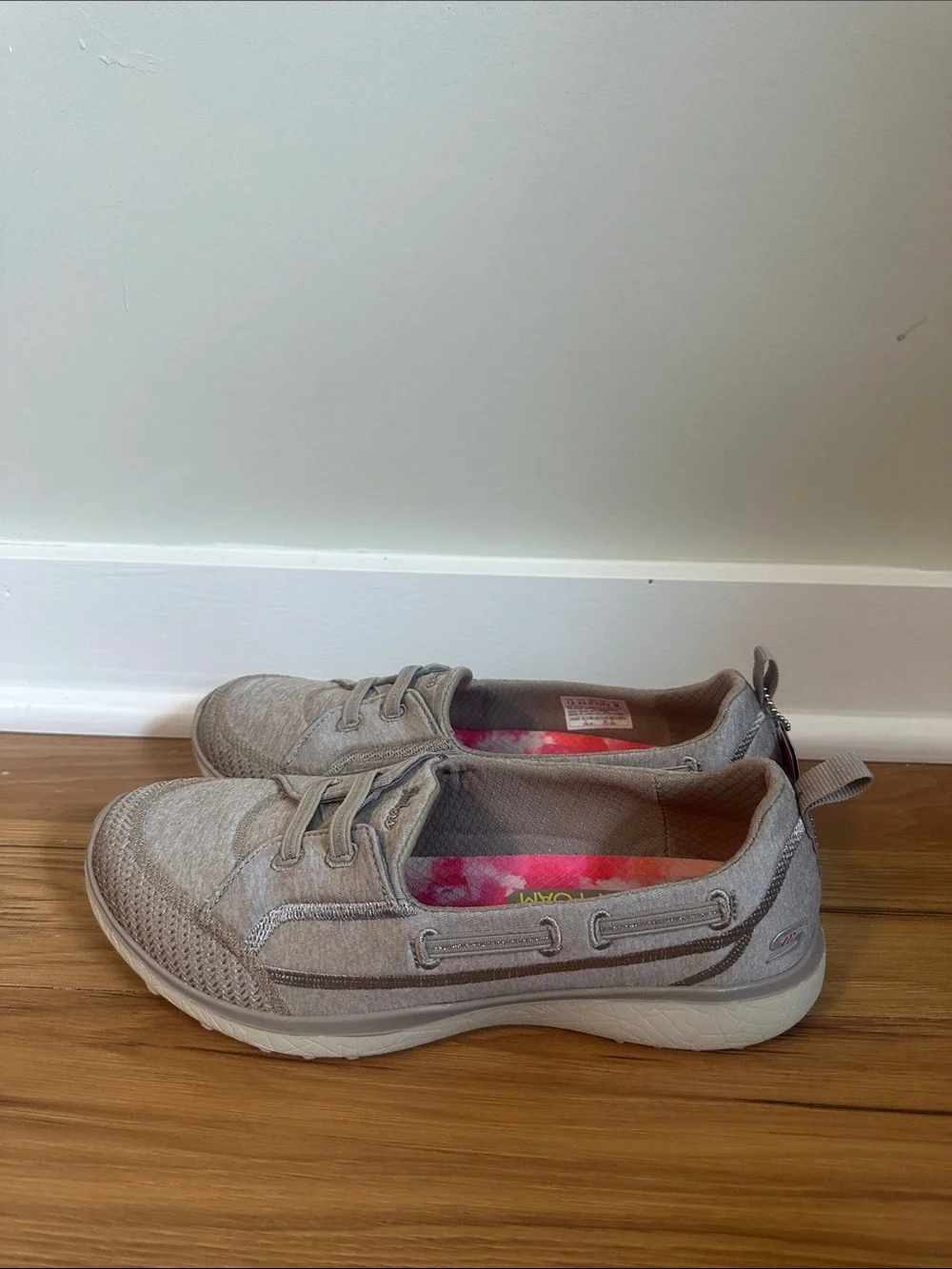 Skechers Women's Microburst Topnotch SIZE 7.5 NO BOX never worn with tags